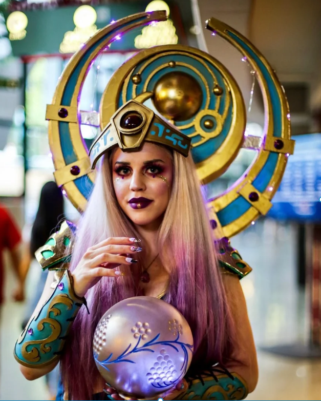 Cosplay oracle Dota 2